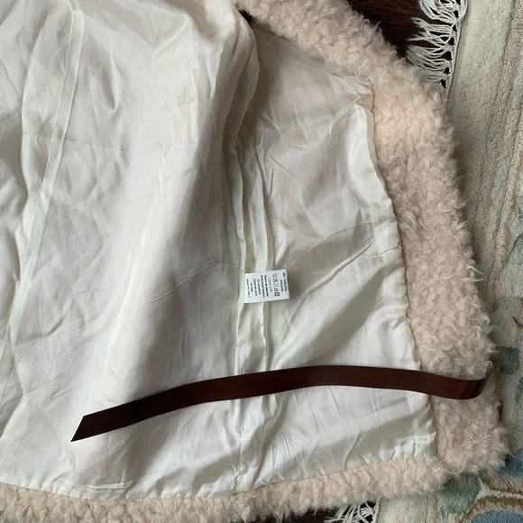 Los Angeles Barcelona ‘ARUM’ Sleeveless Jacket - Picture 13 of 16